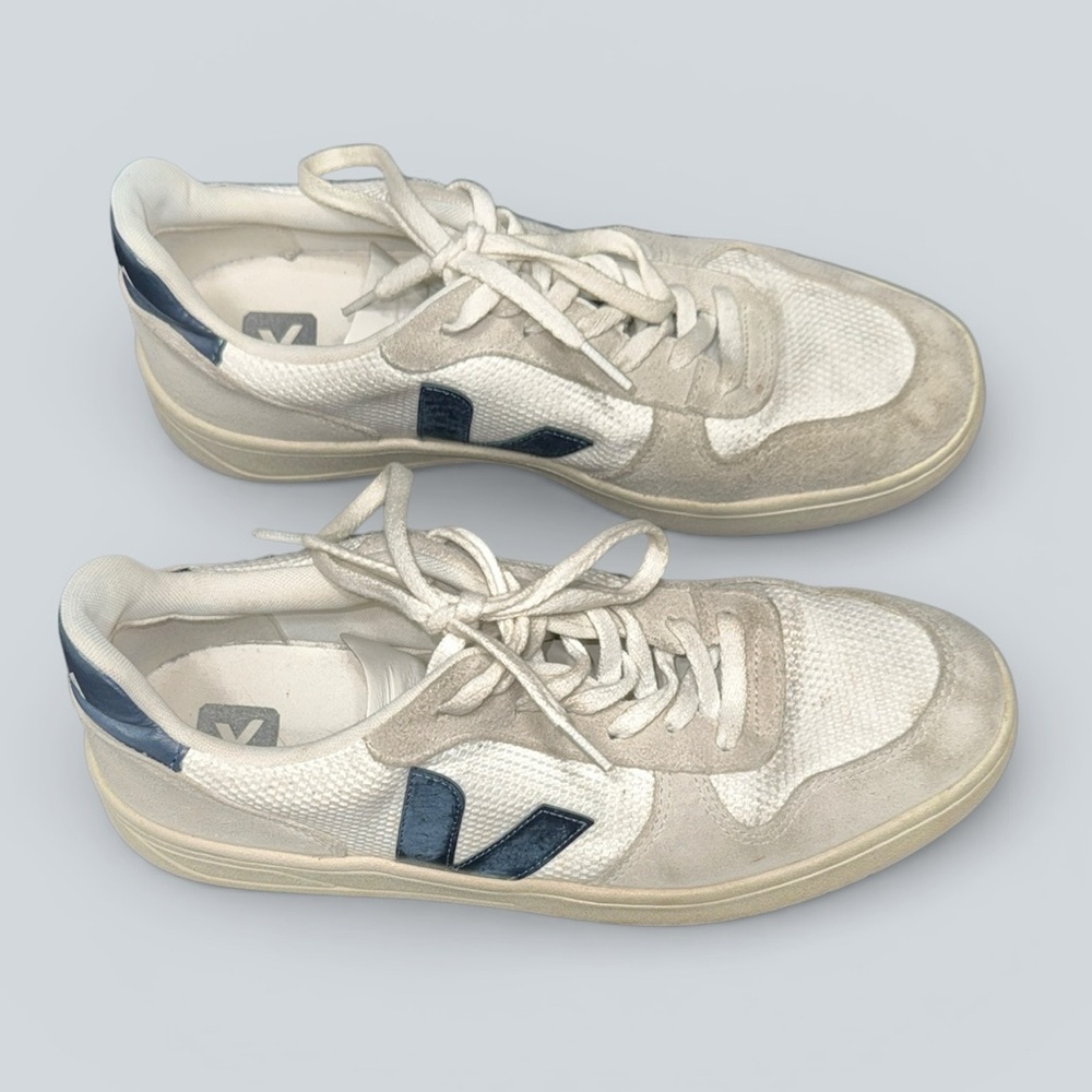 VEJA V-10 Sneakers - Picture 4 of 10